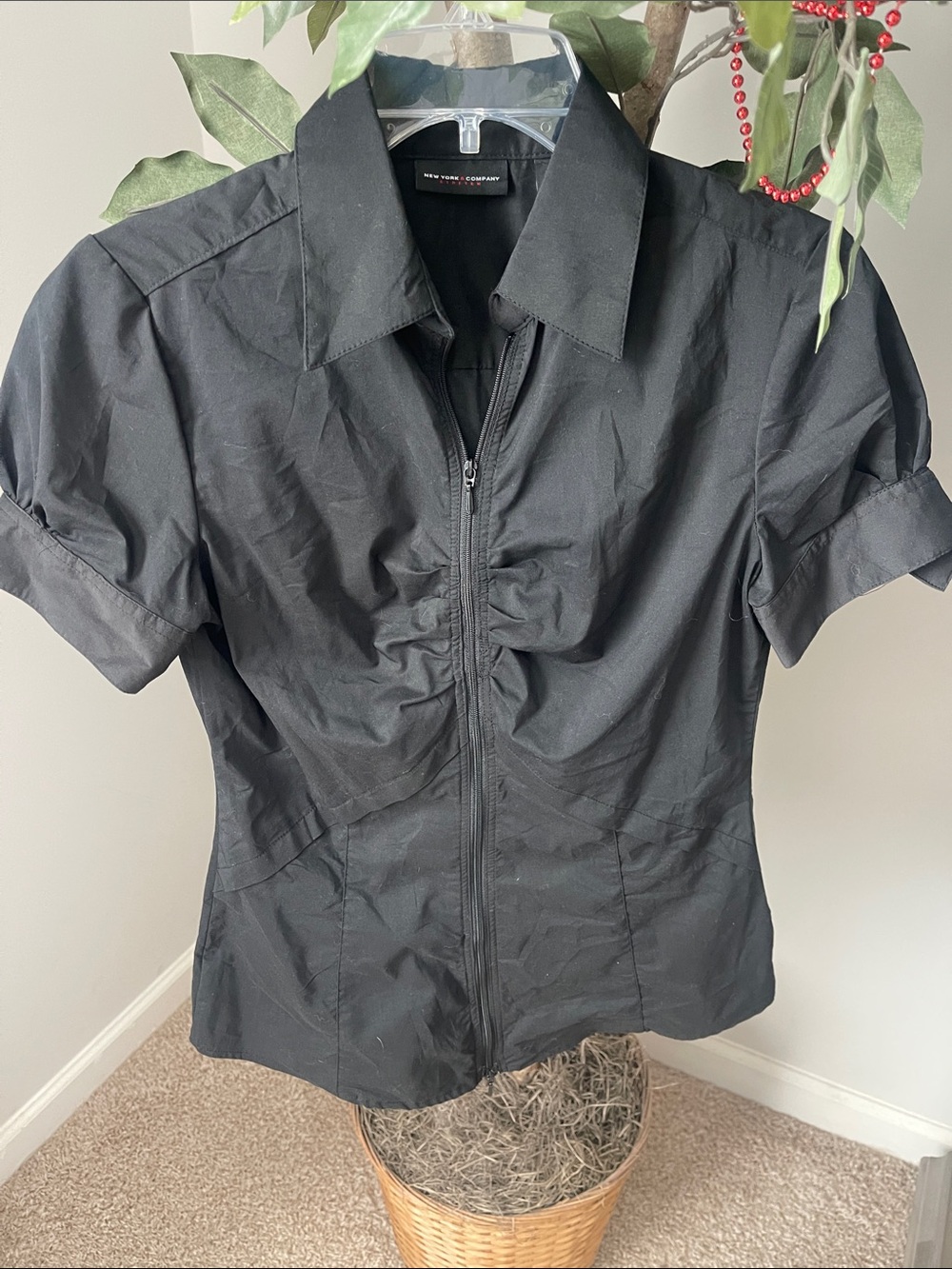New York & Company Black Short Sleeve Zip Front Blouse